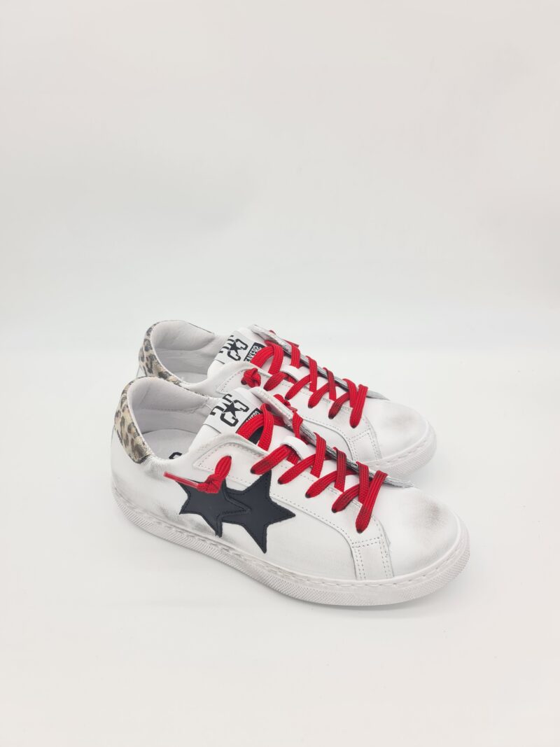 2Star sneaker low donna in pelle bianca dettagli leopardato nero
