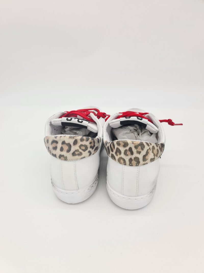 2Star sneaker low donna in pelle bianca dettagli leopardato nero