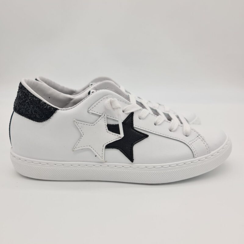 2Stars sneakers Low donna bianca e nera talloncino glitter neri