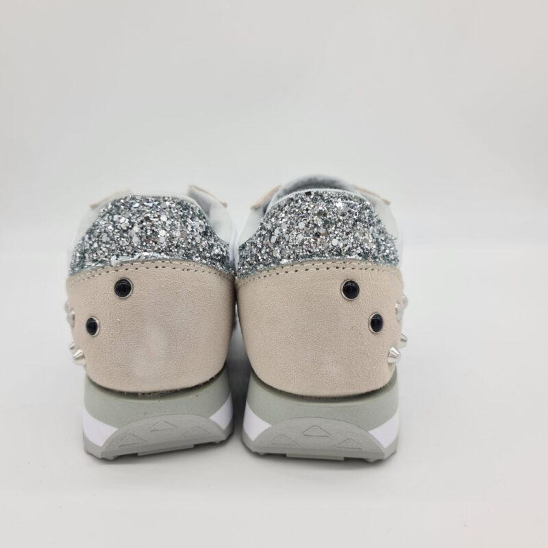 Saucony sneakers customizzate donna bianche glitter argento e borchie