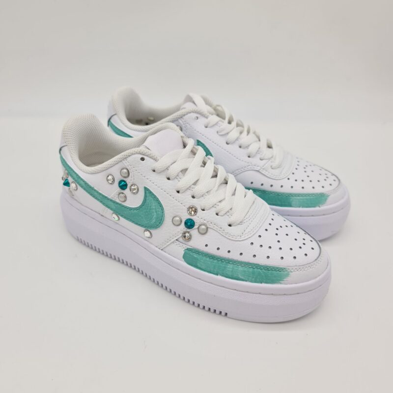 Nike Vision Platform sneakers donna customizzata bianca e tiffany con strass