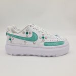 Nike Vision Platform sneakers donna customizzata bianca e tiffany con strass