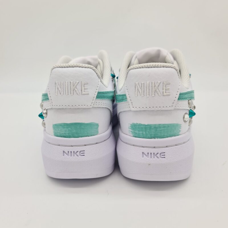 Nike Vision Platform sneakers donna customizzata bianca e tiffany con strass