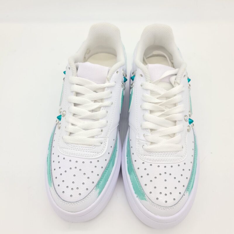 Nike Vision Platform sneakers donna customizzata bianca e tiffany con strass