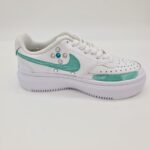 Nike Vision Platform sneakers donna customizzata bianca e tiffany con strass