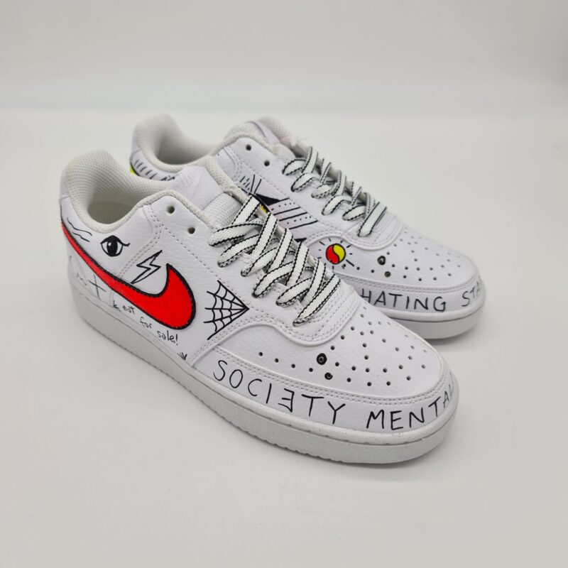 Nike Court sneakers donna customizzata bianca con graffiti