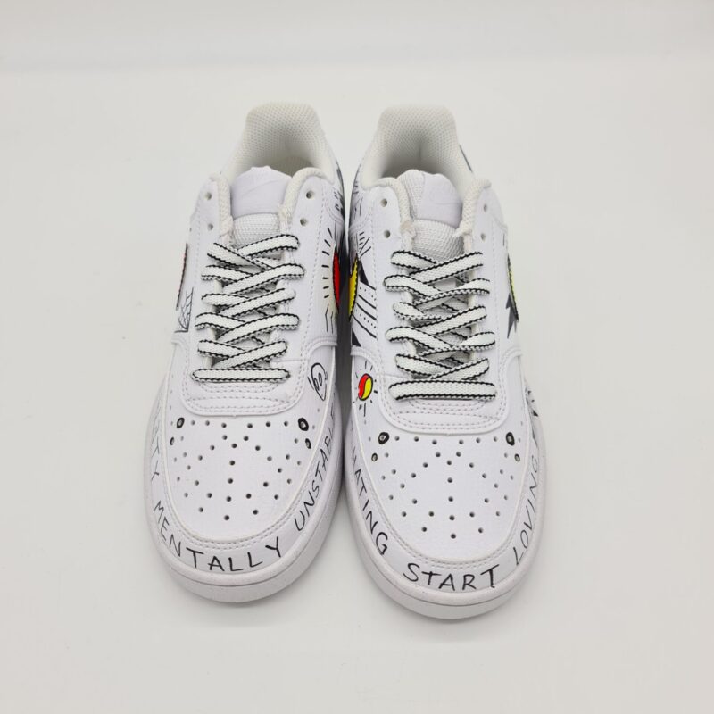 Nike Court sneakers donna customizzata bianca con graffiti