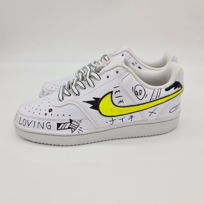 Nike Court sneakers donna customizzata bianca con graffiti