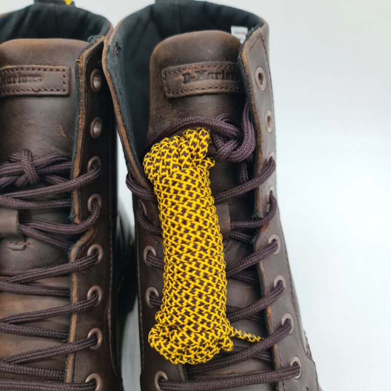 Dr. Martens Combs Leather anfibio uomo pelle ingrassata marrone