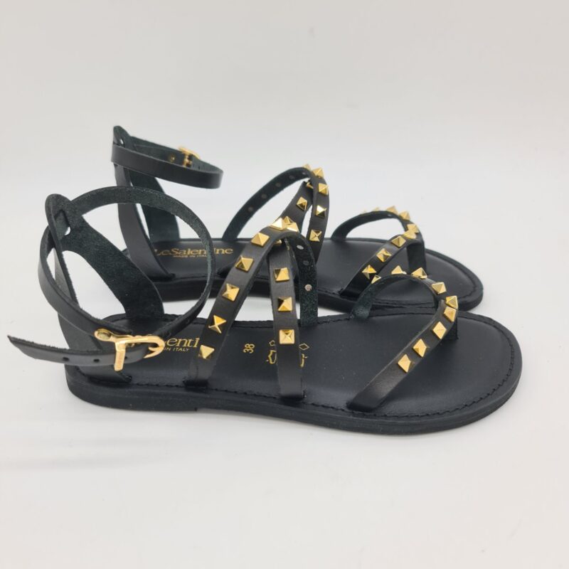 Le Salentine sandalo infradito donna nero con borchie oro