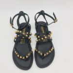 Le Salentine sandalo infradito donna nero con borchie oro